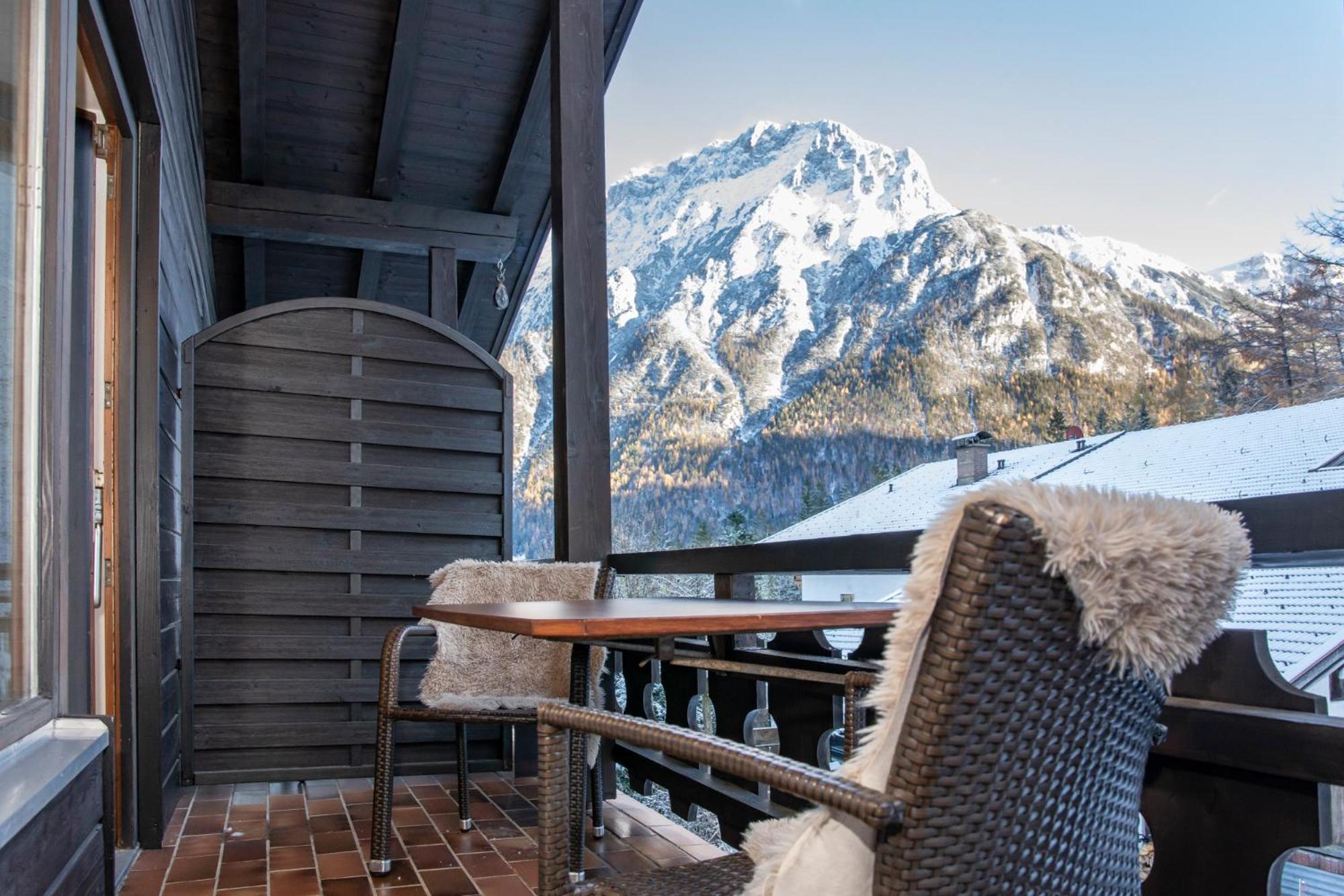 Ferienhaus Zauberberg - Magie Der Alpen - By Loewenherz Mittenwald Exterior photo
